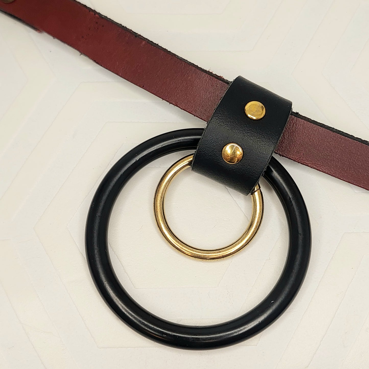 Laura Double oring choker. Multifinish. Handmade. Ruby red leather with slide on pendant. Gold plated and steel orings.