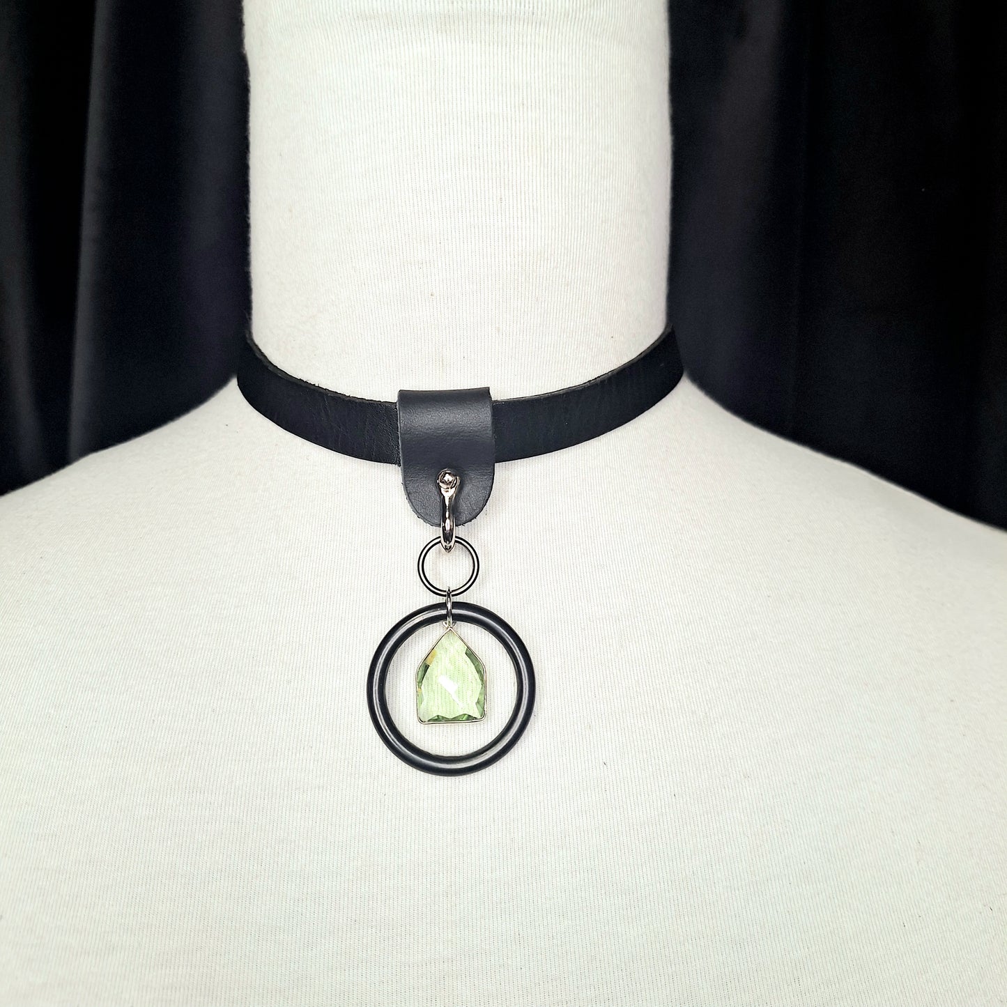 Cristal Vert π€ Green Amethyst & Black Leather Choker. Handmade.