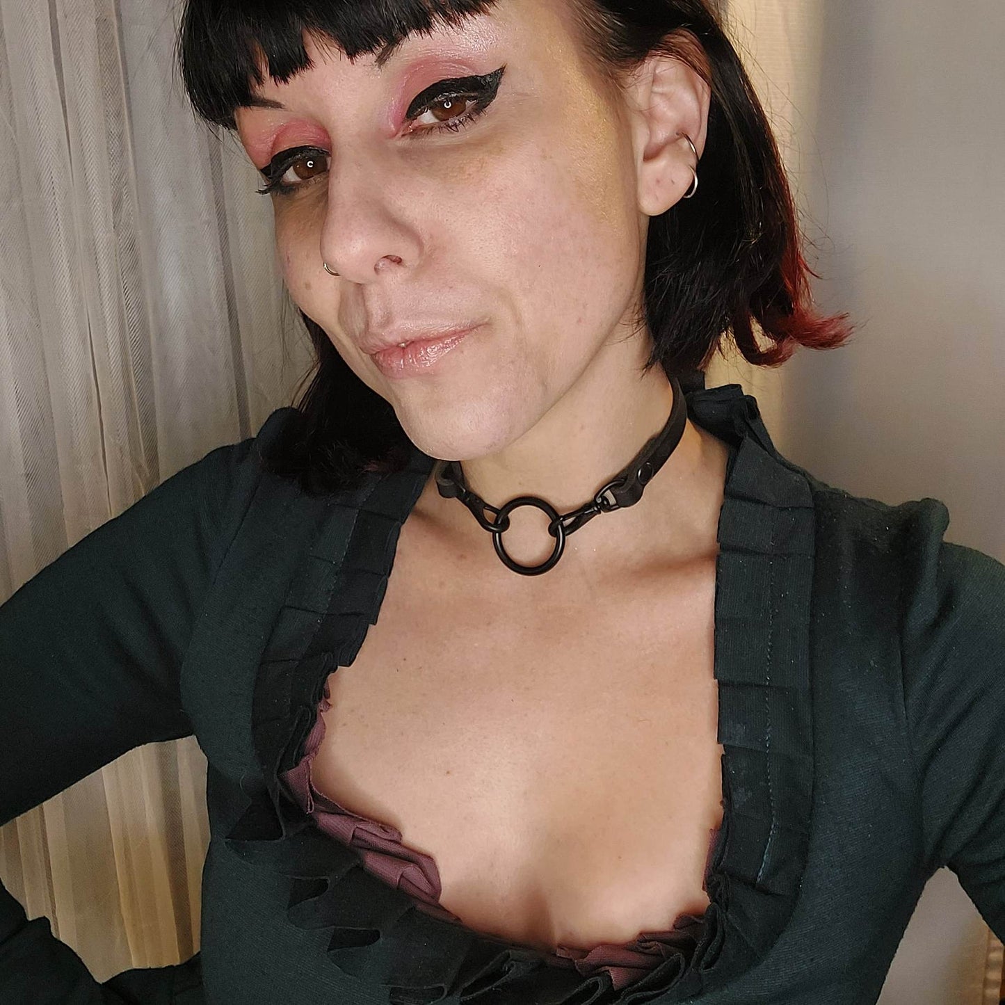 Black Dahlia - 1" gold