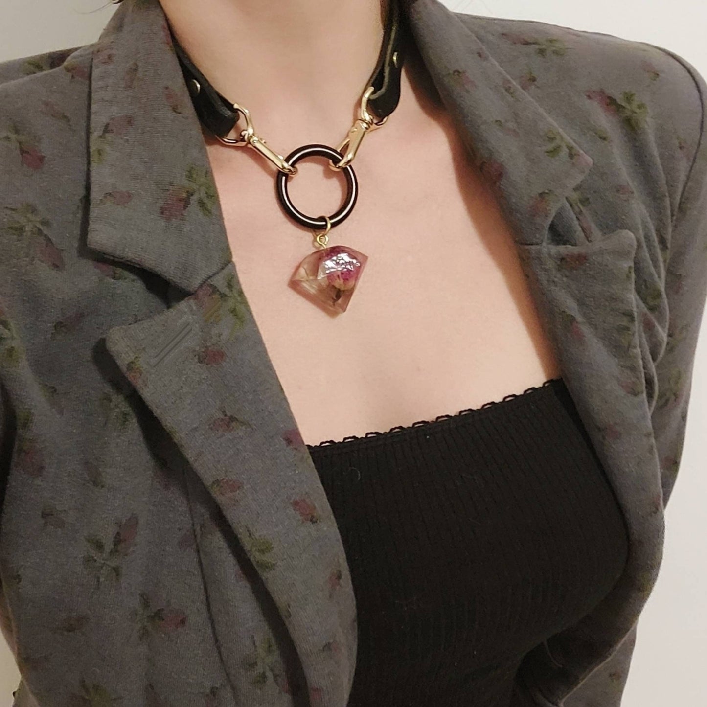 Rosebud collar