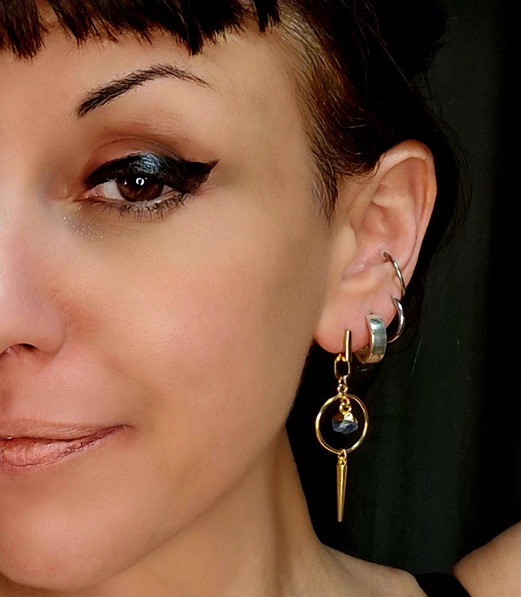 Gold spike, raw edge sapphire stone earrings with gold ring. Art deco meets gold vamp.