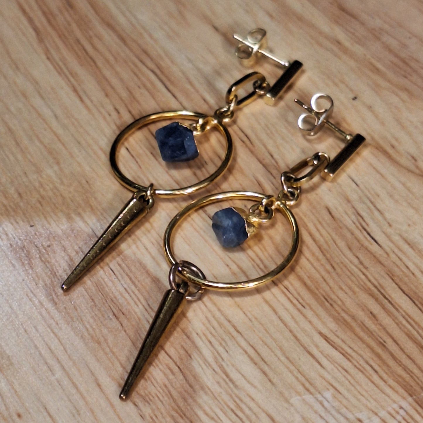 Gold spike, raw edge sapphire stone earrings with gold ring. Art deco meets gold vamp.