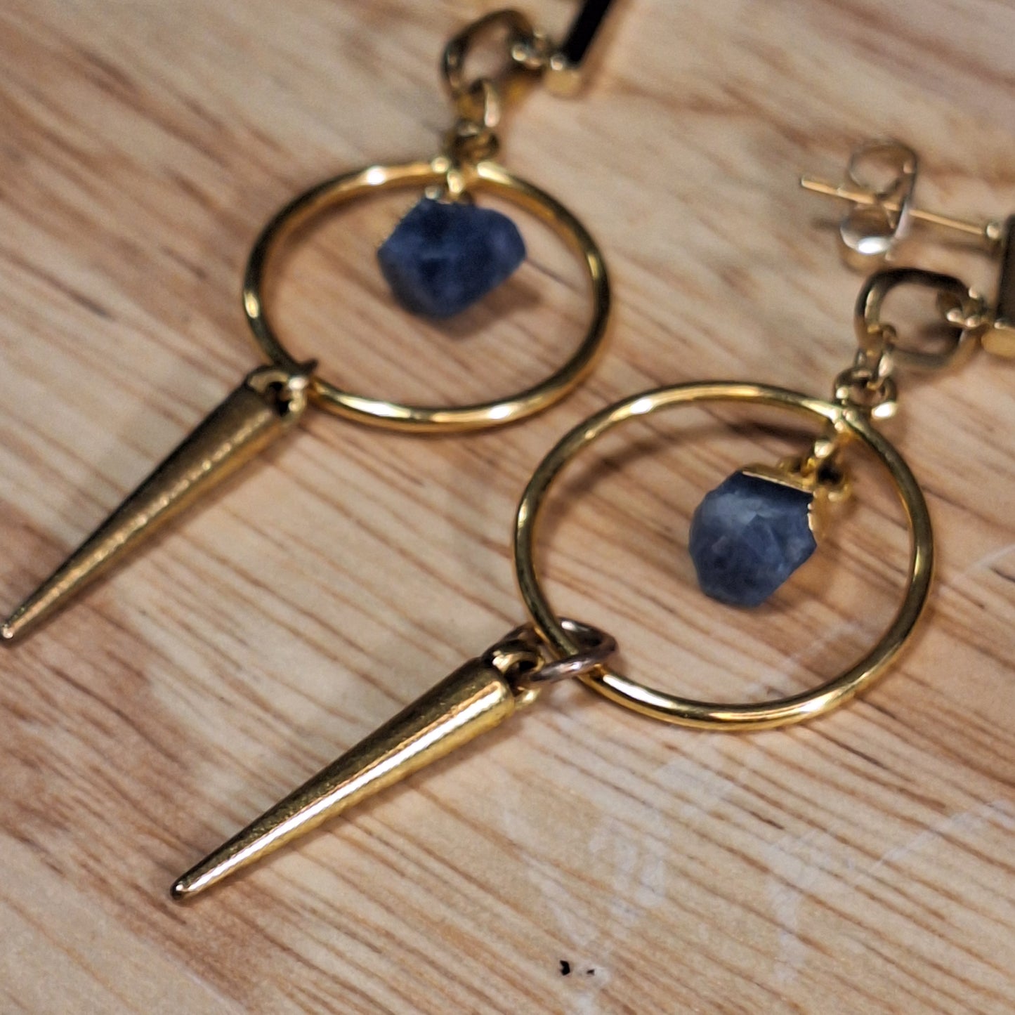 Gold spike, raw edge sapphire stone earrings with gold ring. Art deco meets gold vamp.