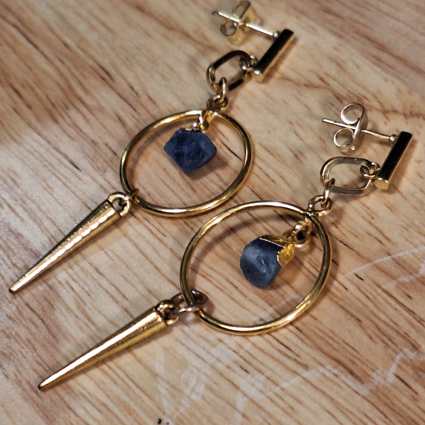 Gold spike, raw edge sapphire stone earrings with gold ring. Art deco meets gold vamp.