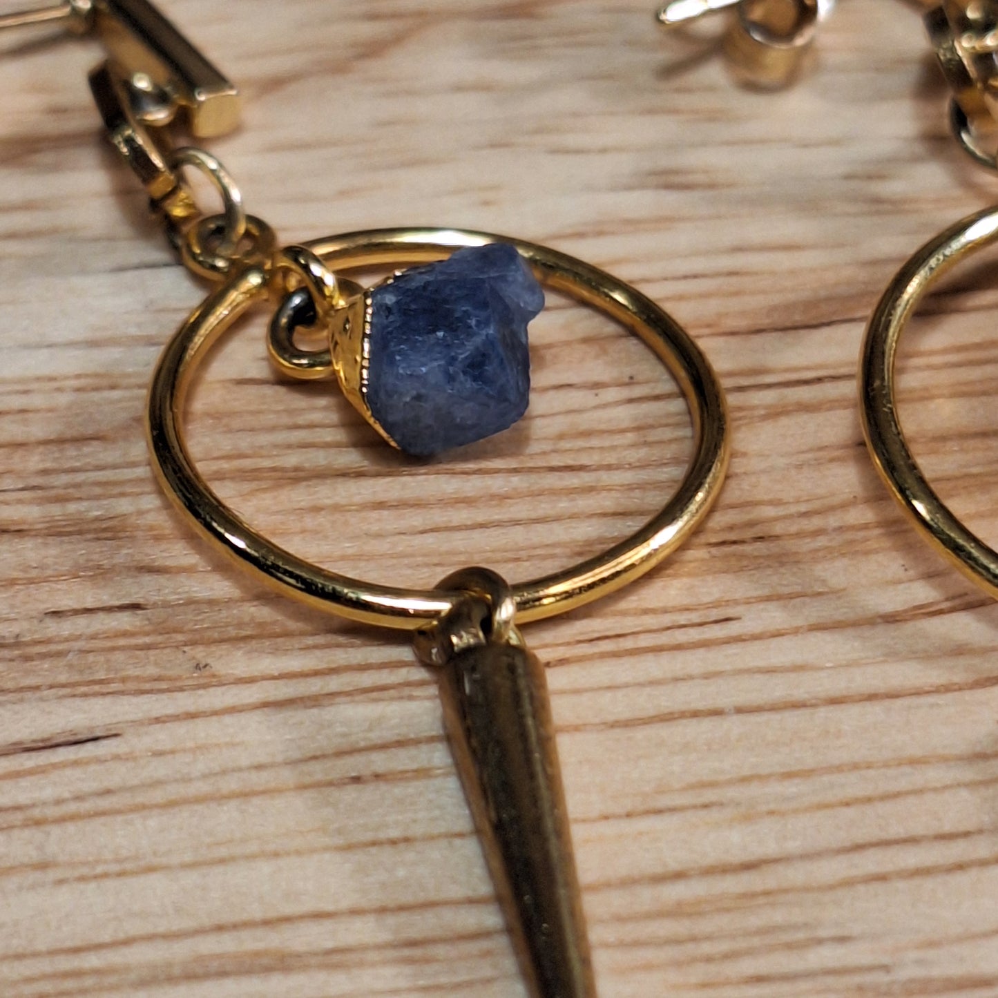 Gold spike, raw edge sapphire stone earrings with gold ring. Art deco meets gold vamp.