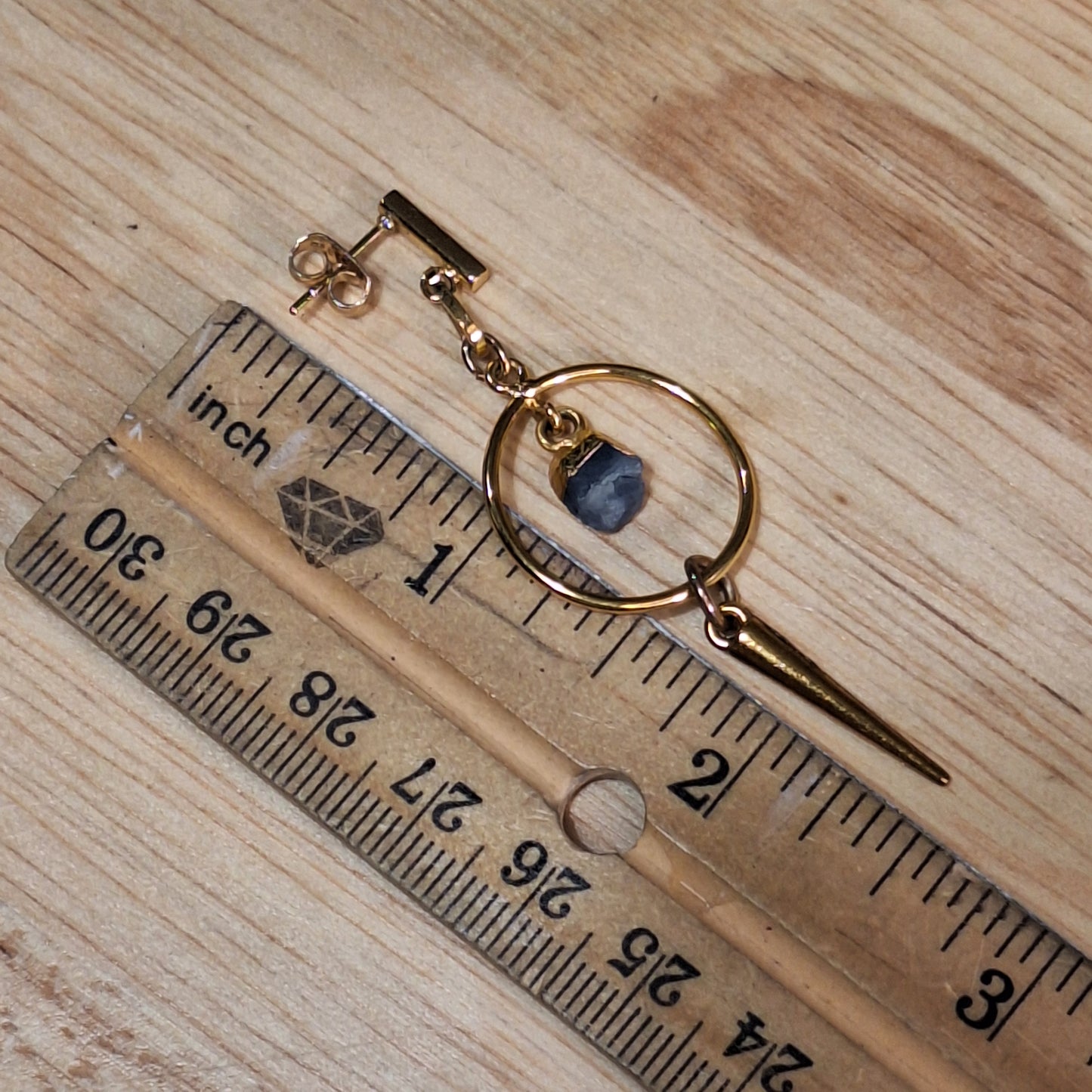 Gold spike, raw edge sapphire stone earrings with gold ring. Art deco meets gold vamp.